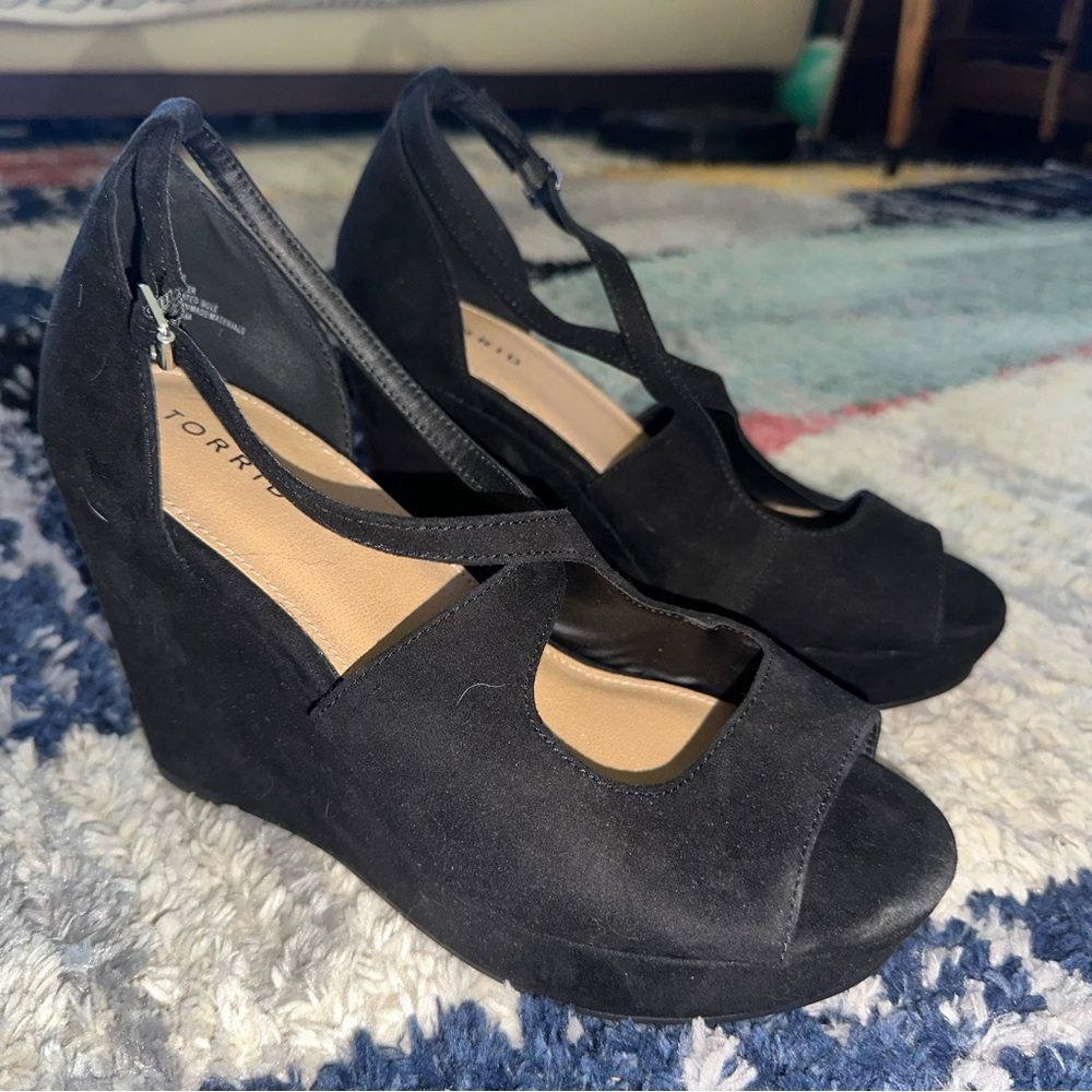 Torrid Black Faux Suede Peep-Toe Wedges – Size 10 WW